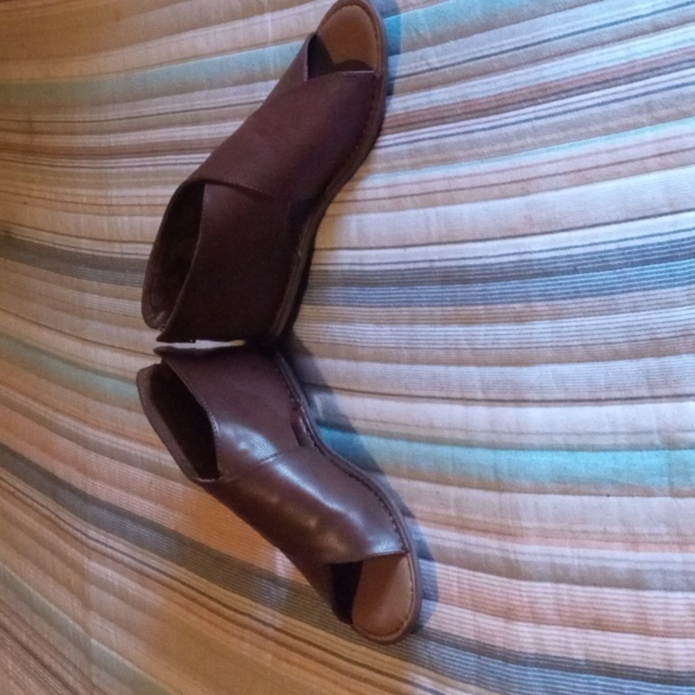 - Nwot BOC sandals